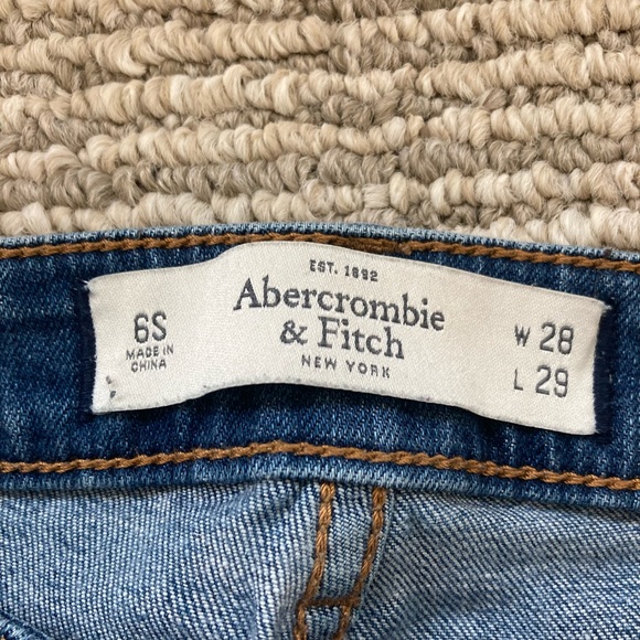 Cheeky American Eagle Jeans - Picture 4 of 6
